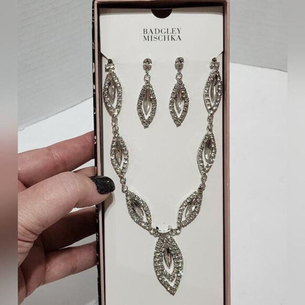 Badgley Mischka‎ Silver Tone Crystal Marquise Drop Necklace Earrings Set 18.5in